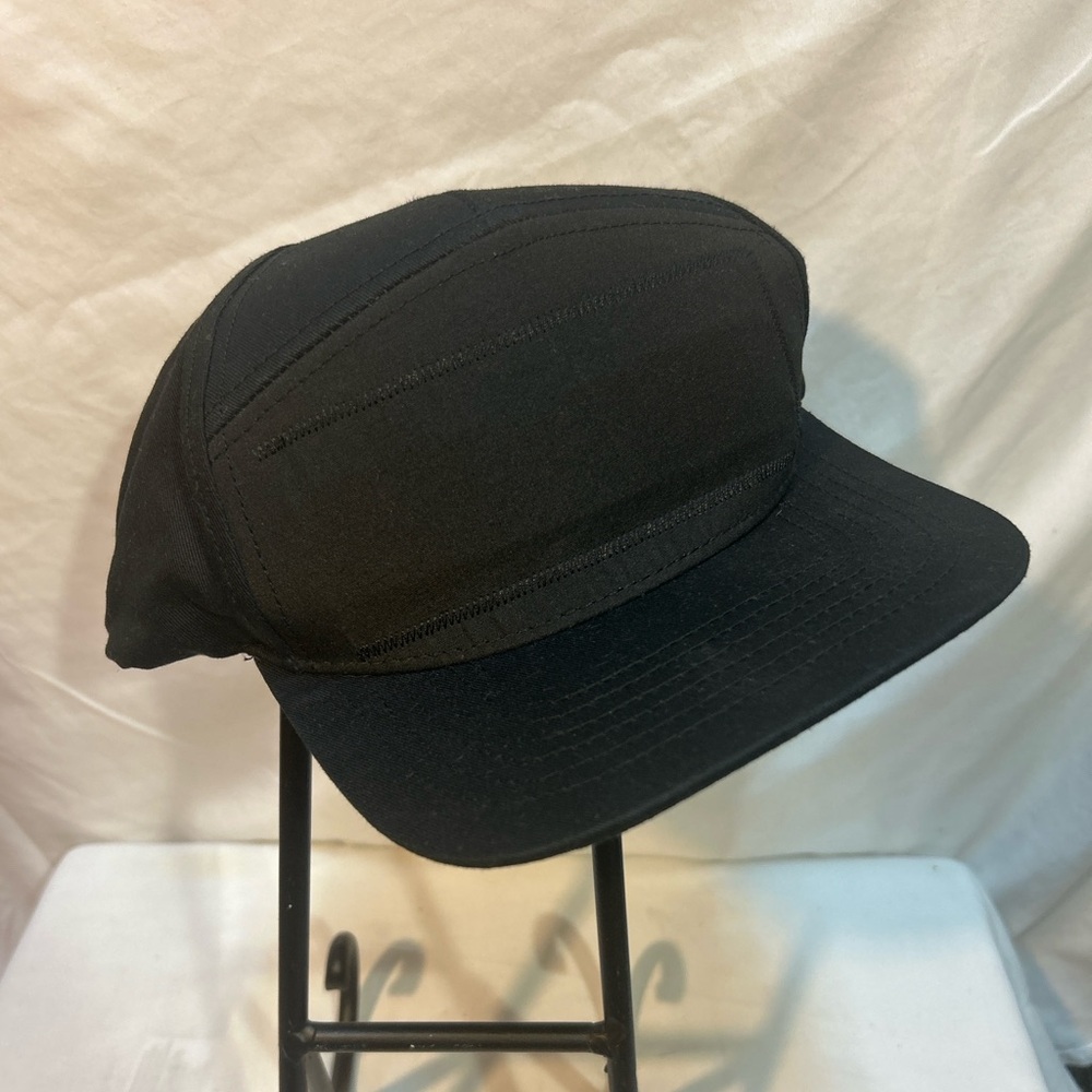 Black 5-Panel Snapback Hat QR Tag Streetwear Minimalist – Unisex